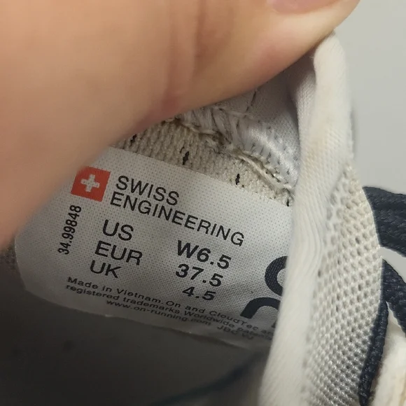 On Running Black and White Athletic Shoes Sleek Design - Picture 3 of 5